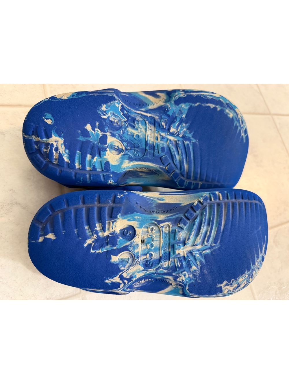 Crocs blue marbled clogs - Picture 4 of 4